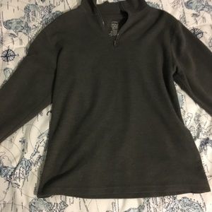 Pullover long sleeve shirt. Size XL (14/16).